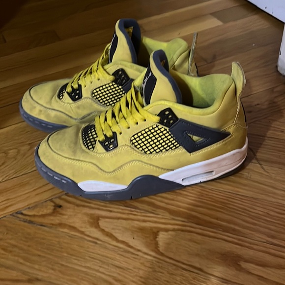 Jordan 4 lightning size 6 main image 2